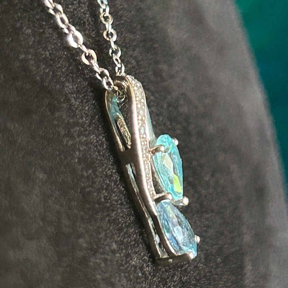 Blue Topaz and Sterling Silver Pendant and Chain - Picture 7 of 9